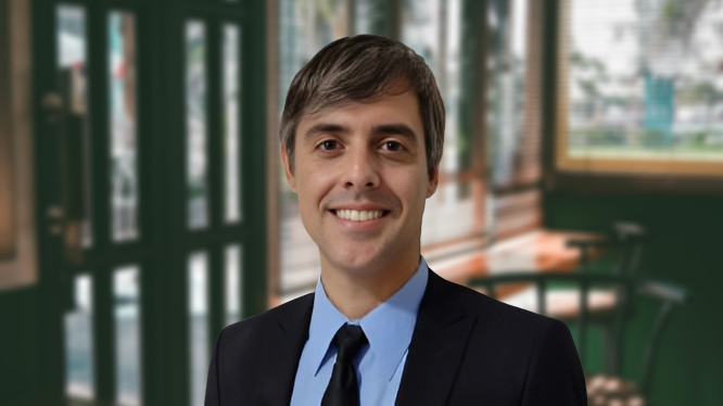 Foto profissional do advogado Fabio Mathias Pavie